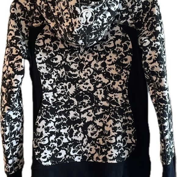 Lululemon Scuba Hoodie III - Picture 8 of 9